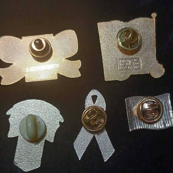 Vintage Patriotic Enamel Lapel Pins Lot Amer. Flag, POW,  Statue of Liberty 1886 - Picture 5 of 5